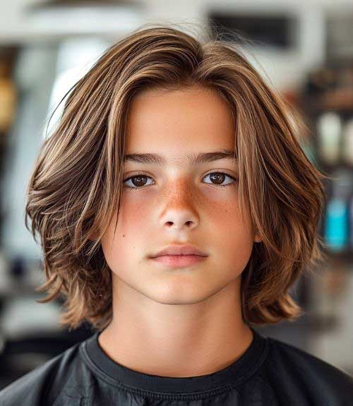 A long middle part evokes sand and sea with its slightly windblown texture