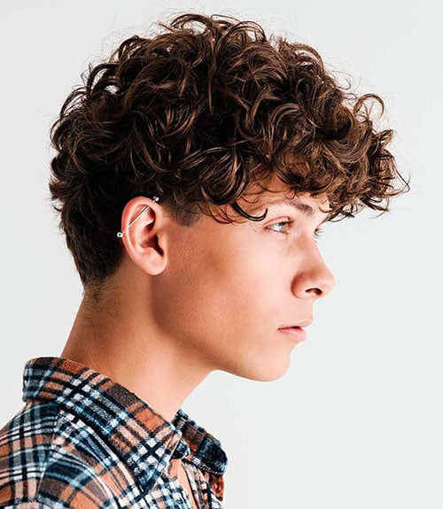 Messy, fluffy curls showcase natural texture, offering teens a casual style