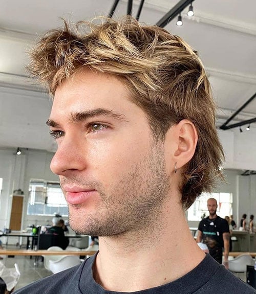 This classic and textured short mullet is a retro style with modern vibes