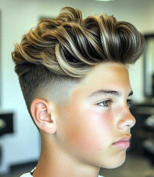 This blowout with a clean mid-cut taper features big, textured waves on top